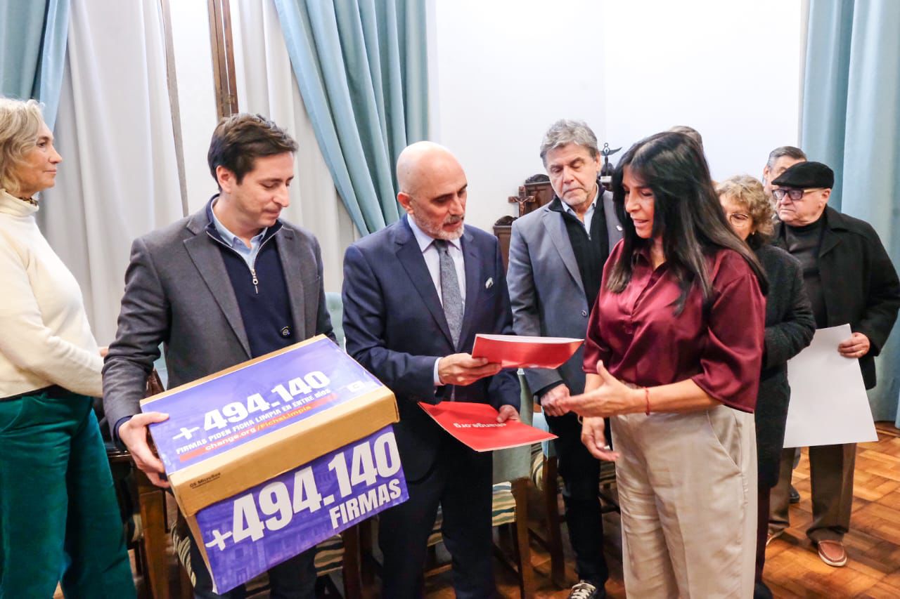 La vicegobernadora recibió a impulsores de la campaña Ficha Limpia